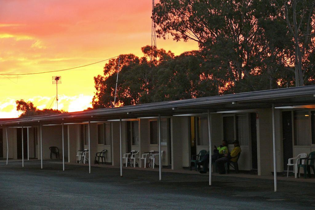 Charles Sturt Motor Inn West Wyalong Exterior photo