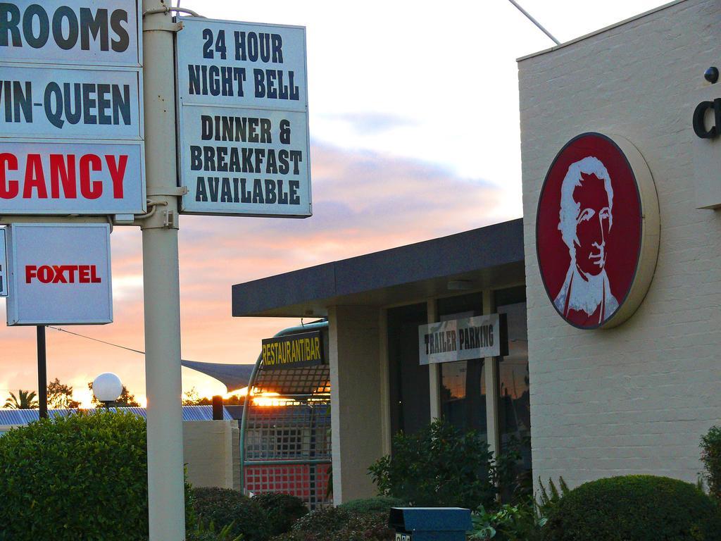 Charles Sturt Motor Inn West Wyalong Exterior photo
